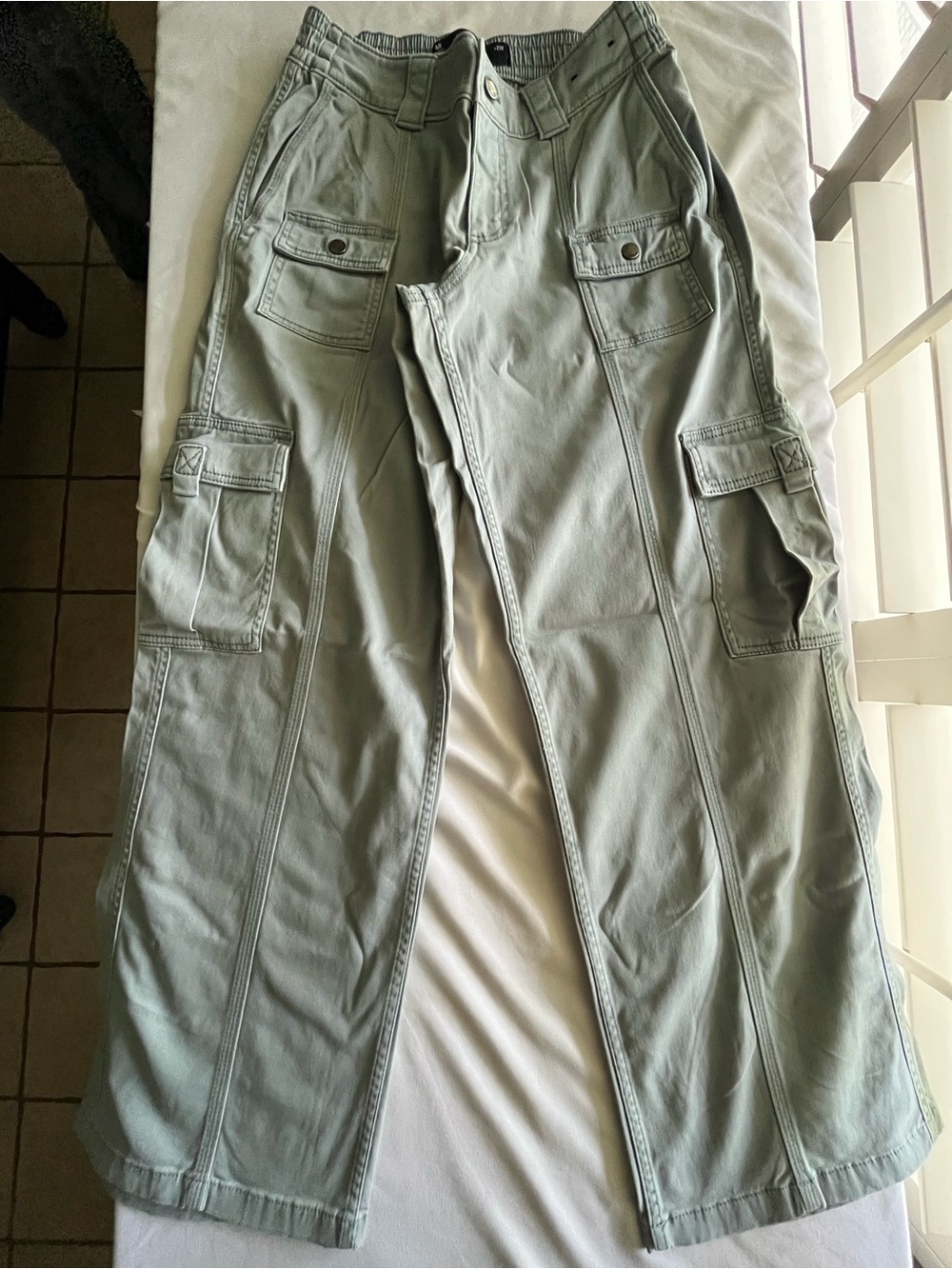 Hollister Low Rise Baggy Cargo Pants Women’s W27